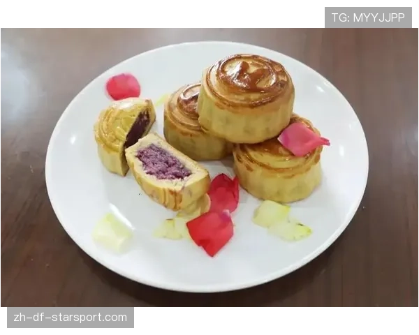 TI15期间上海限定美食：这款“至尊不朽盾”形状的月饼，你舍得吃吗？🥮